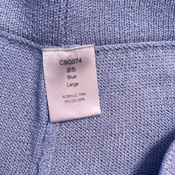 Light weight sweater short set - Picture 3 of 4